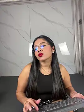 Snapshot of ValentinaLuciana chatting on June 8, 2026, 1:22 pm ValentinaLuciana online show from June 8, 2026, 1:22 pm