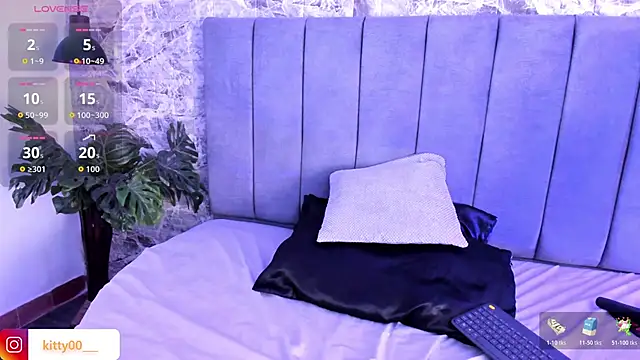 Moon  kittyy online show from June 5, 2026, 3:24 am