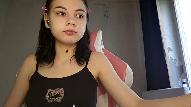 MilaTease online show from June 5, 2026, 5:03 am