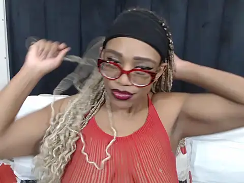 Snapshot of SultryDivax chatting on June 4, 2026, 10:38 pm SultryDivax online show from June 4, 2026, 10:38 pm