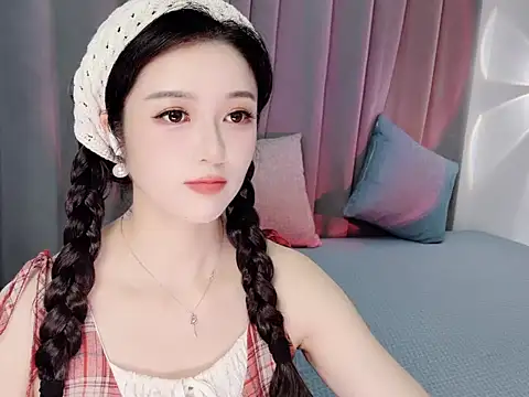Snapshot of Momo-Wow chatting on June 4, 2026, 6:19 am Momo-Wow online show from June 4, 2026, 6:19 am