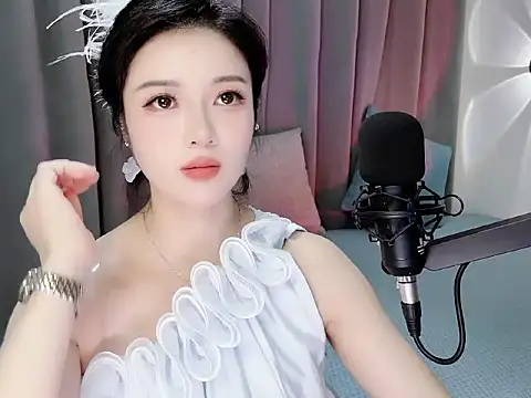 Snapshot of Momo-Wow chatting on June 5, 2026, 4:52 am Momo-Wow online show from June 5, 2026, 4:52 am