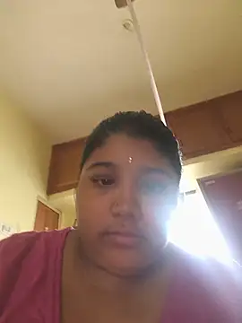 Snapshot of meenaqueen chatting on June 4, 2026, 5:35 am meenaqueen online show from June 4, 2026, 5:35 am