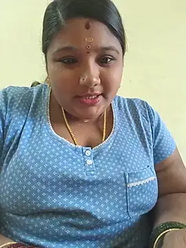 Snapshot of meenaqueen chatting on June 6, 2026, 8:52 am meenaqueen online show from June 6, 2026, 8:52 am
