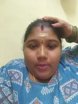 Snapshot of meenaqueen chatting on June 8, 2026, 5:24 pm meenaqueen online show from June 8, 2026, 5:24 pm