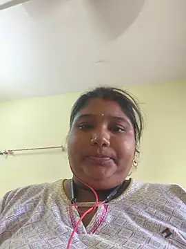 Snapshot of meenaqueen chatting on June 9, 2026, 5:30 am meenaqueen online show from June 9, 2026, 5:30 am