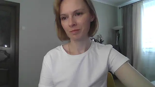 Snapshot of AdelleLovee_ chatting on June 4, 2026, 3:29 pm AdelleLovee online show from June 4, 2026, 3:29 pm