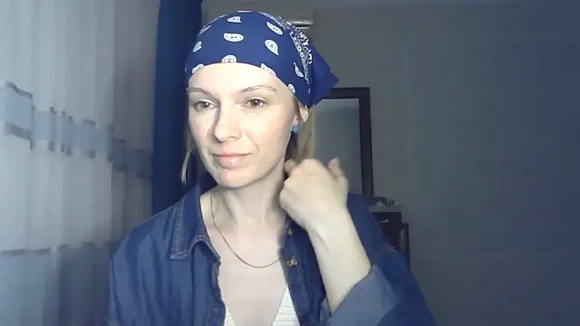Snapshot of AdelleLovee_ chatting on June 7, 2026, 6:11 pm AdelleLovee online show from June 7, 2026, 6:11 pm