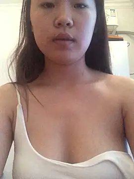 YiYi5520 online show from June 5, 2026, 10:10 am
