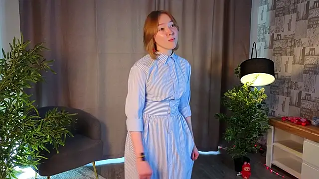 LeliaSavich online show from June 4, 2026, 1:11 am