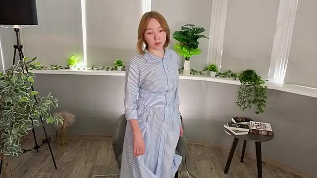 LeliaSavich online show from June 5, 2026, 1:12 am