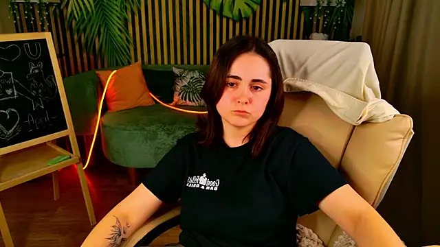 AprilMunoz online show from June 3, 2026, 2:33 pm