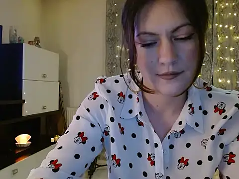 Snapshot of LoraBelle12 chatting on June 3, 2026, 7:19 pm LoraBelle12 online show from June 3, 2026, 7:19 pm