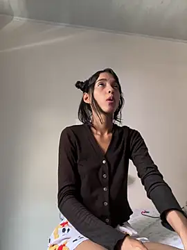 mia honeyy  online show from June 4, 2026, 5:08 pm