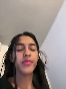 mia honeyy  online show from June 5, 2026, 5:25 am
