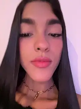 mia honeyy  online show from June 8, 2026, 4:46 am