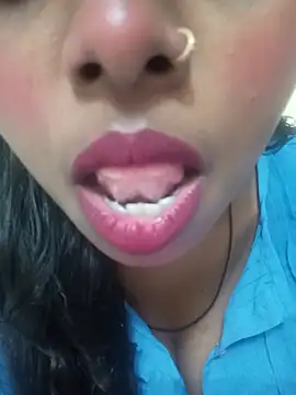 Sexy-Zeenat online show from June 6, 2026, 6:07 am
