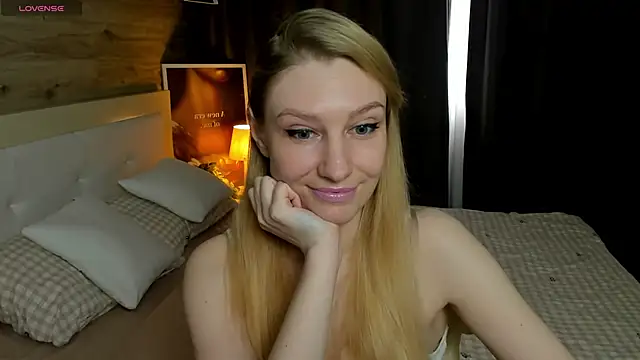 Snapshot of ReginaAmour chatting on June 3, 2026, 1:03 pm ReginaAmour online show from June 3, 2026, 1:03 pm