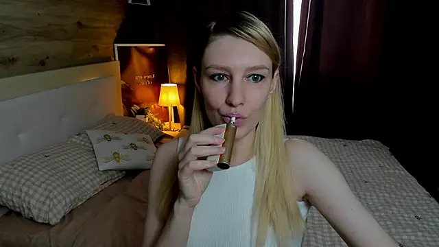 Snapshot of ReginaAmour chatting on June 4, 2026, 1:17 pm ReginaAmour online show from June 4, 2026, 1:17 pm