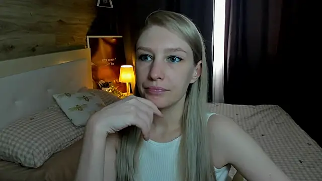 Snapshot of ReginaAmour chatting on June 6, 2026, 1:27 pm ReginaAmour online show from June 6, 2026, 1:27 pm