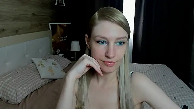 Snapshot of ReginaAmour chatting on June 7, 2026, 1:15 pm ReginaAmour online show from June 7, 2026, 1:15 pm