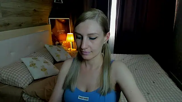 Snapshot of ReginaAmour chatting on June 10, 2026, 1:43 pm ReginaAmour online show from June 10, 2026, 1:43 pm
