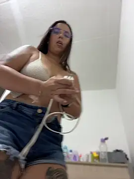 Snapshot of Thaix_ chatting on June 4, 2026, 9:54 pm Thaix online show from June 4, 2026, 9:54 pm