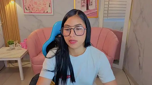 Snapshot of lia_x_a chatting on June 4, 2026, 1:06 pm lia x a online show from June 4, 2026, 1:06 pm