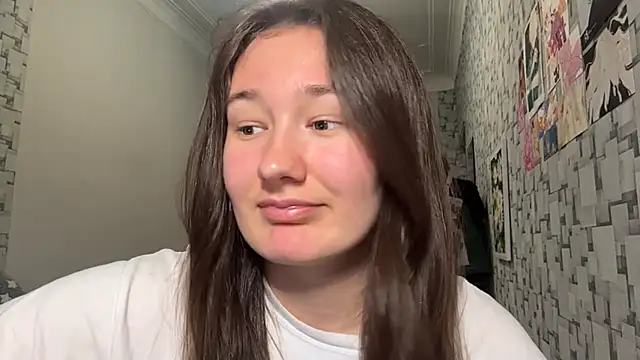 InesBarraz online show from June 8, 2026, 4:07 pm