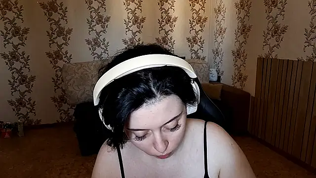 YunaLush online show from June 10, 2026, 7:51 am