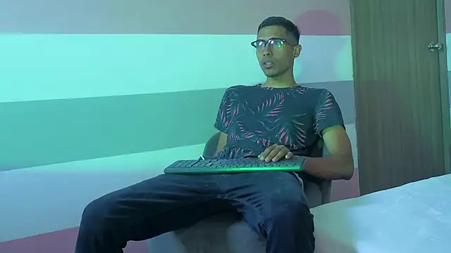 theo steel  online show from June 10, 2026, 1:43 pm
