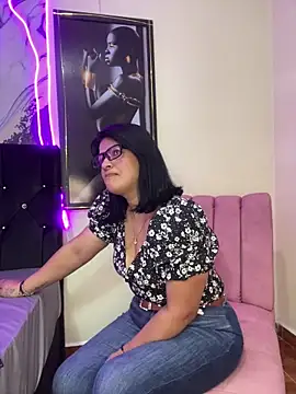 Snapshot of Selin_mehott chatting on June 3, 2026, 11:24 am Selin mehott online show from June 3, 2026, 11:24 am