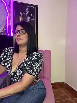 Snapshot of Selin_mehott chatting on June 3, 2026, 2:33 pm Selin mehott online show from June 3, 2026, 2:33 pm