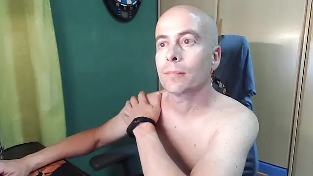 Snapshot of Golfo-83 chatting on June 5, 2026, 8:25 pm Golfo-83 online show from June 5, 2026, 8:25 pm