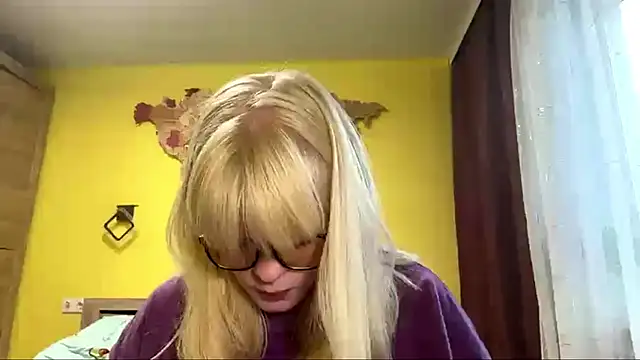 LeslyKelly online show from June 4, 2026, 4:02 pm