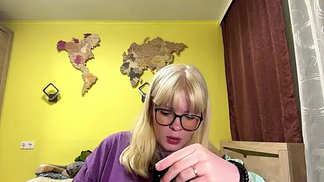 LeslyKelly online show from June 8, 2026, 7:03 pm
