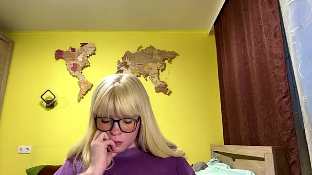 LeslyKelly online show from June 9, 2026, 5:57 pm