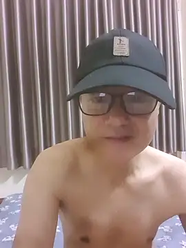 boy zin007 online show from June 7, 2026, 12:42 pm