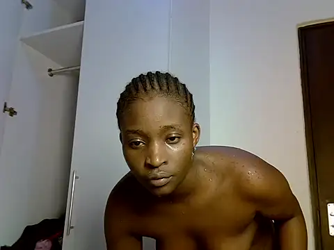 Snapshot of Melahnyn chatting on June 7, 2026, 10:35 pm Melahnyn online show from June 7, 2026, 10:35 pm