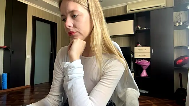 ScarlettKinsley online show from June 10, 2026, 7:07 am