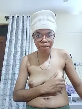 Snapshot of Soft_Hennessy chatting on June 7, 2026, 9:18 pm Soft Hennessy online show from June 7, 2026, 9:18 pm