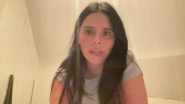 Snapshot of JadeLucy chatting on June 4, 2026, 8:15 pm JadeLucy online show from June 4, 2026, 8:15 pm