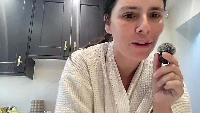 Snapshot of JadeLucy chatting on June 7, 2026, 7:34 am JadeLucy online show from June 7, 2026, 7:34 am