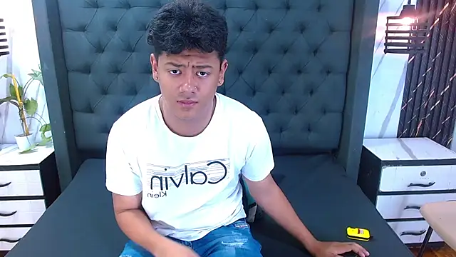 Snapshot of Asier_ chatting on June 8, 2026, 8:42 pm Asier online show from June 8, 2026, 8:42 pm