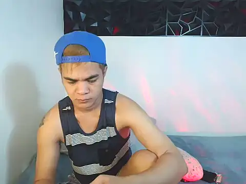 yourmikexxx online show from June 9, 2026, 7:58 pm