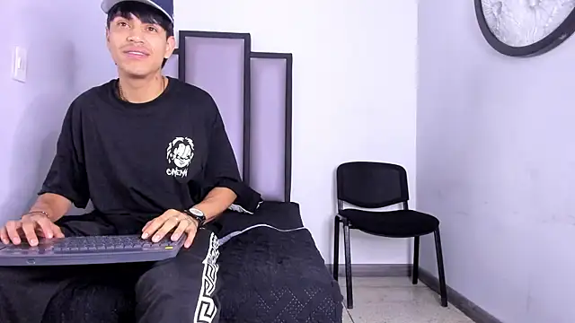 Alejitoo 23 online show from June 12, 2026, 11:42 am