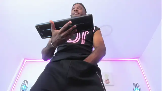 DaddyBlack  online show from June 9, 2026, 7:14 pm