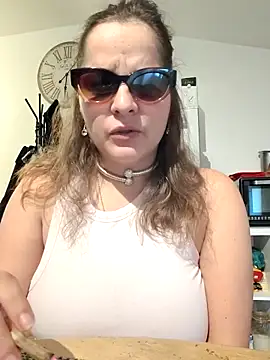 Snapshot of Minette_ chatting on June 9, 2026, 7:03 pm Minette online show from June 9, 2026, 7:03 pm