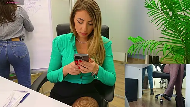 Snapshot of BabesGoWild chatting on February 19, 2025, 8:55 am BabesGoWild online show from February 19, 2025, 8:55 am