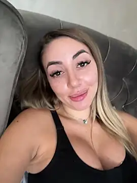 Snapshot of BabesGoWild chatting on October 17, 2025, 6:05 am BabesGoWild online show from October 17, 2025, 6:05 am